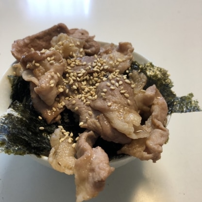 グラム50円！うらやましい、、
玉ねぎがなくて。でも海苔大好きなので、モリモリに作りました！お肉も‥笑
おいしかったです！ごちそうさまでした。